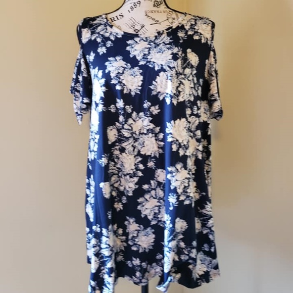 🌼Floral Cold Shoulder Blouse🌼 - Picture 5 of 6